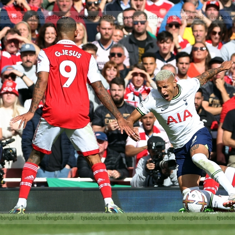 Trận đối đầu giữa đội giàu thành tích của thành London - Arsenal & Tottenham