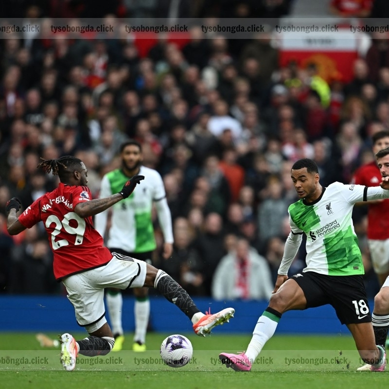 Liverpool & MU: Đại chiến bất phân thắng bại